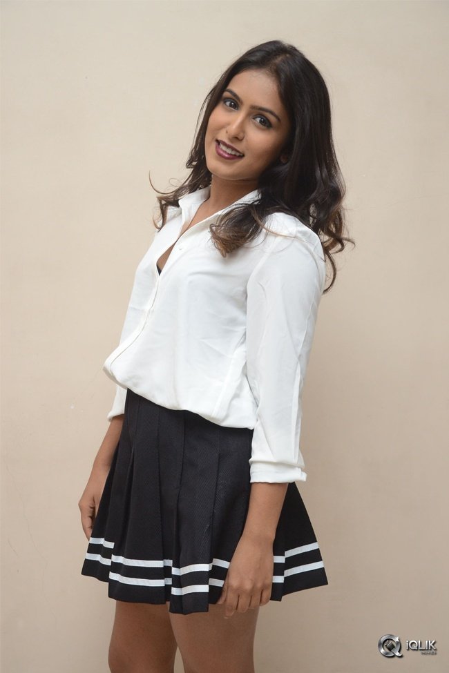 Samyuktha-Hegde-New-Pics